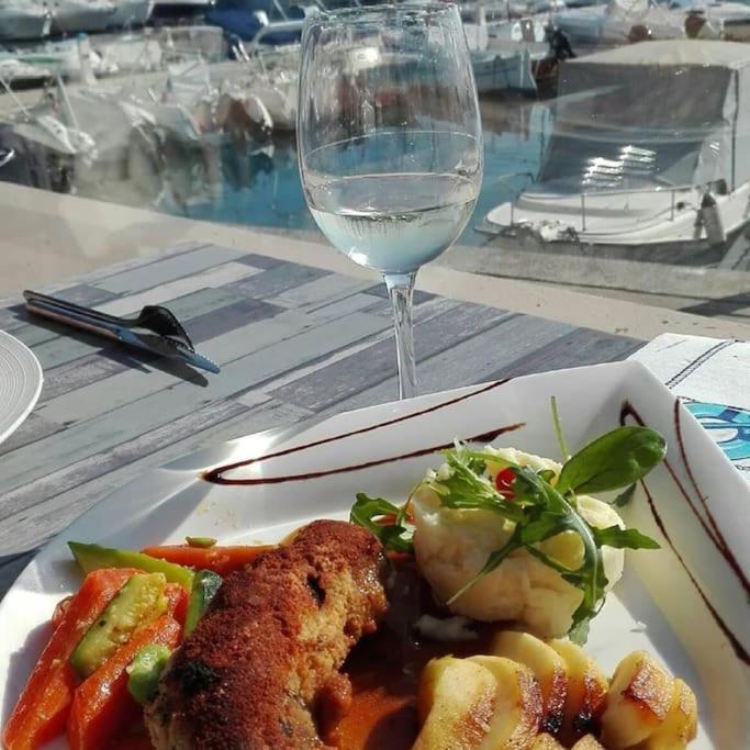 F2 Climatise A Golfe -Juan En Front De Mer Et Piscine فالوريس المظهر الخارجي الصورة