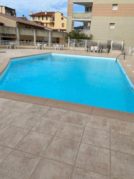 F2 Climatise A Golfe -Juan En Front De Mer Et Piscine فالوريس المظهر الخارجي الصورة